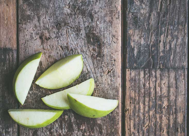 Green apple slices